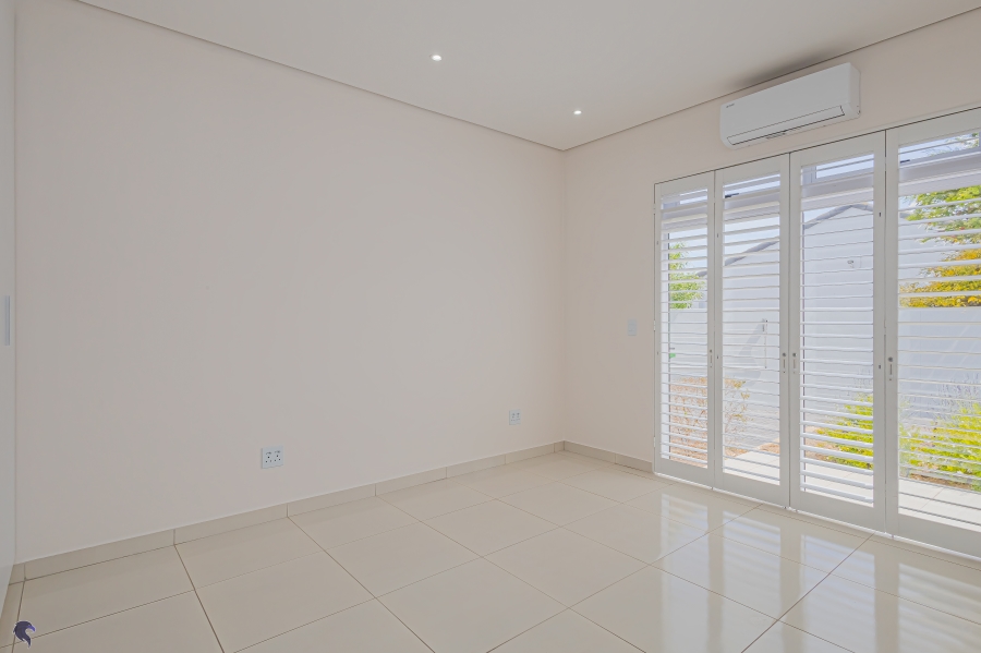 6 Bedroom Property for Sale in Country Club Western Cape